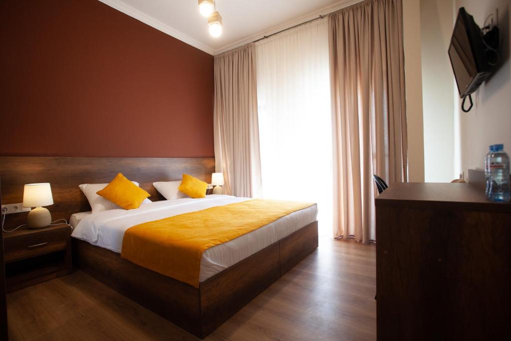 Hotel avenue 106 room 2